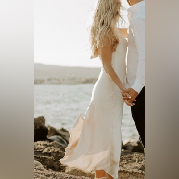 Selfie Leslie - CHAMPAGNE SHOWERS HALTERNECK SLIP MIDI DRESS CHAMPAGNE - Picture 4 of 8